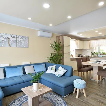 Huszag Vendeghaz Apartmán *